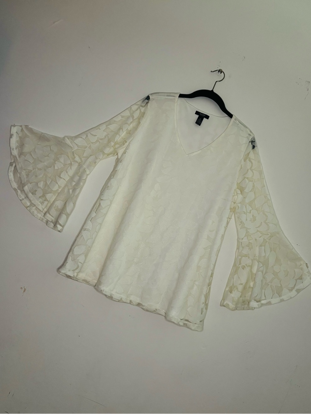 OS NWOT - Alfani Ivory Lace V-Neck Bell Sleeve Blouse